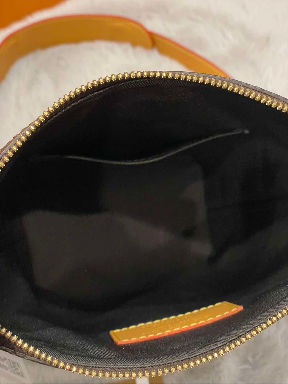 Louis Vuitton Limited Edition Hobo Cruiser PM Blurry Monogram - Picture 4 of 13